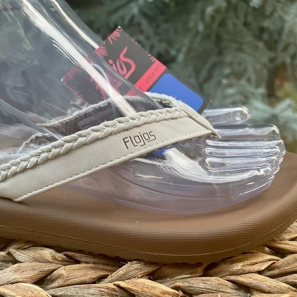 NEW Flojos Ivory Tan with Braided Edge Flip Flop Thong Toe Flat Sandals. Size 7 - Picture 3 of 10